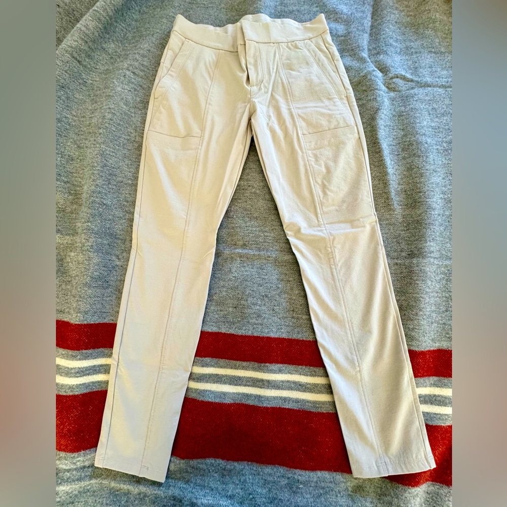 ATHLETA Women’s Cargo Pants in Light Khaki